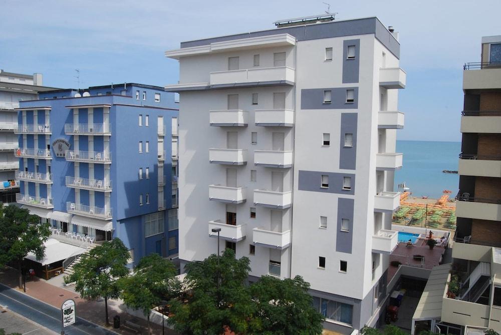 Hotel Embassy Pésaro Exterior foto
